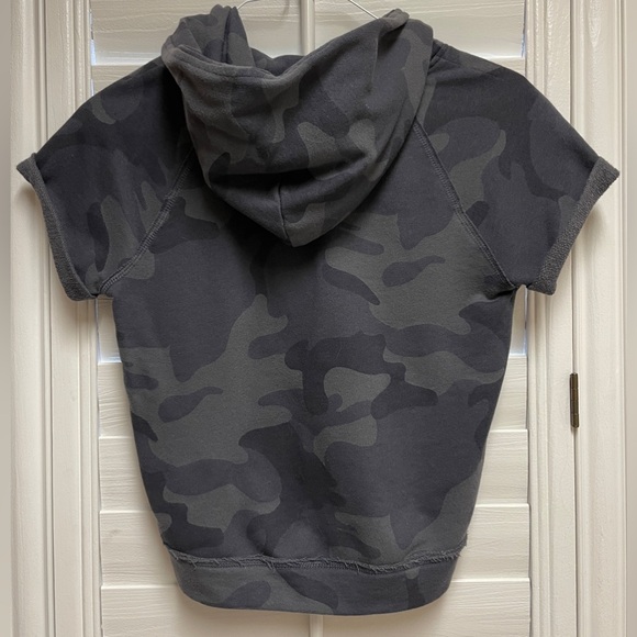 Abercrombie Camo Short Sleeve Hoodie - Size XS - Picture 2 of 4